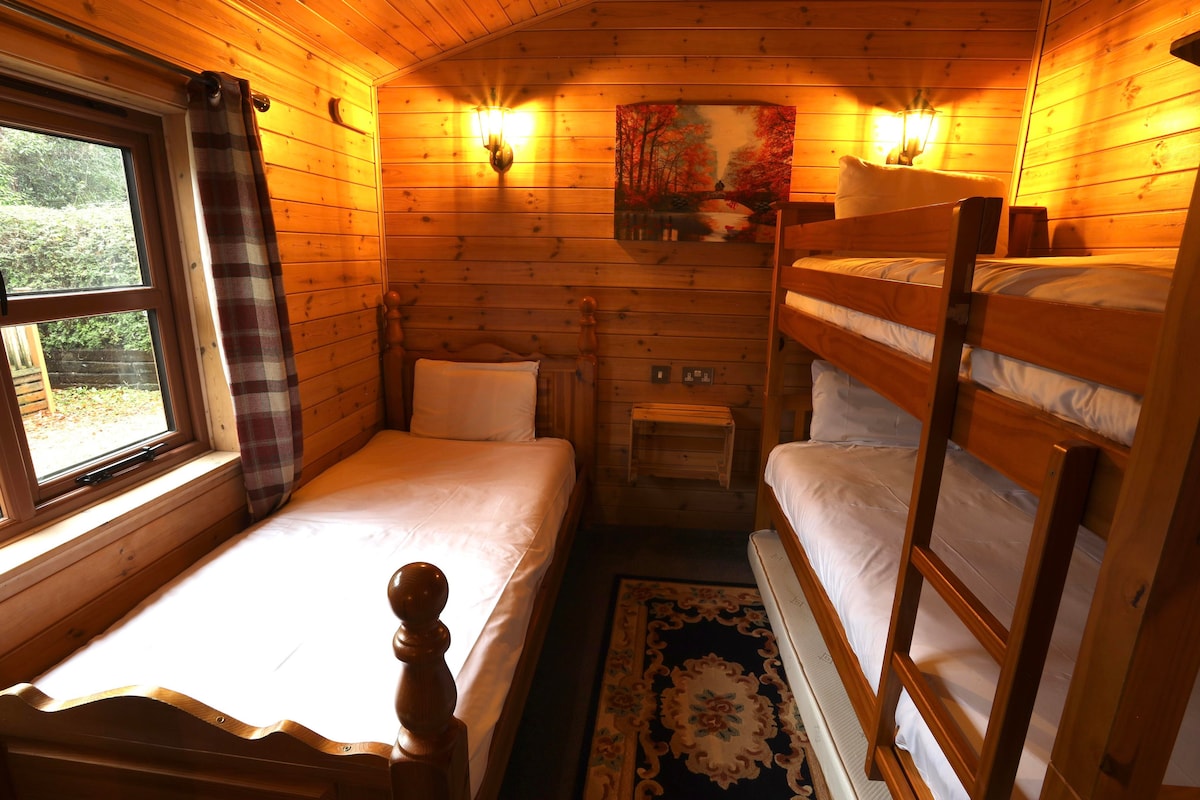Children's bedroom with single bed and bunk beds, sleeping up to three