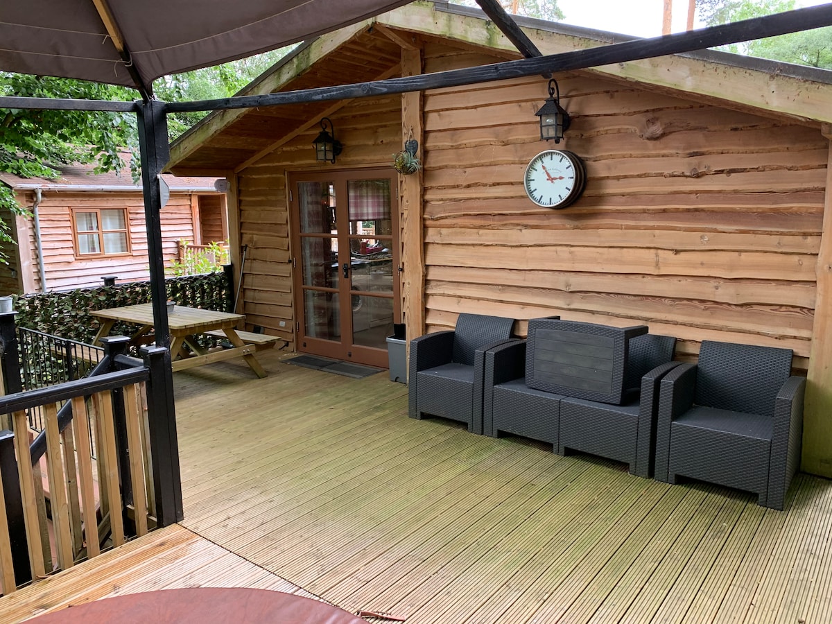Spacious deck with rattan seating, picnic table and gazebo canopy